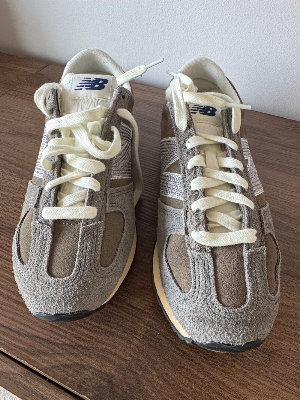 New with box. New Balance Unisex 471 Taupe Suede and Cream Sneaker M8 W9.5